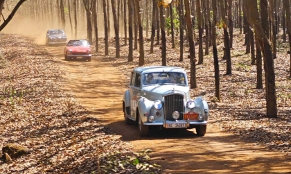 Đoàn xe cổ tuổi đời 97 năm bắt đầu hành trình Rally xuyên Đông Dương để đến Hà Nội